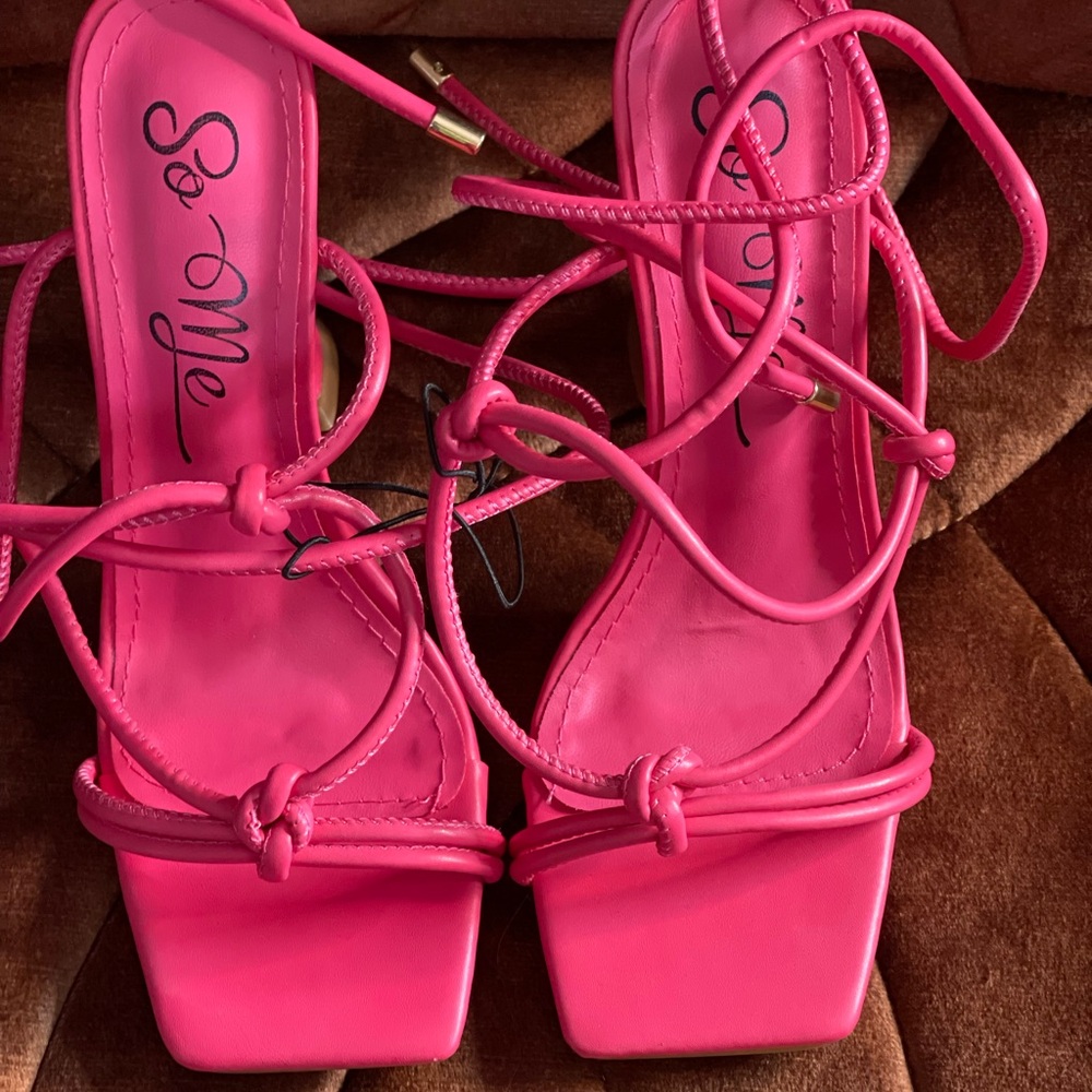 So Me Pink Strappy Heeled Sandals (NEVER WORN)